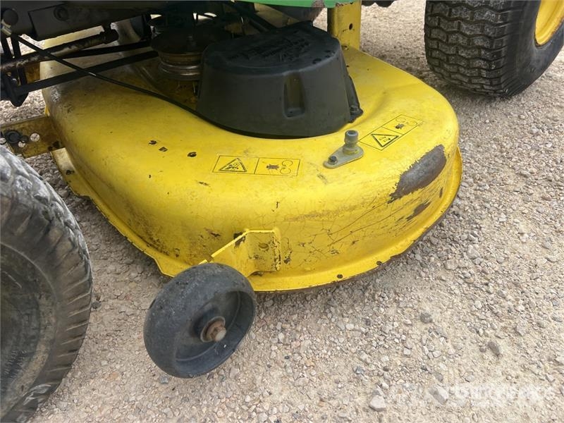 John Deere x125 Tracteur Tondeuse Mower Tractor Kompaktní traktory