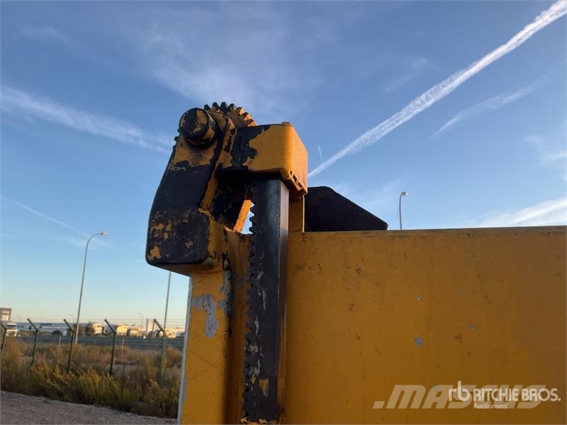  Julian Hermosa FB10-09 Roll-Off Container Спеціальні контейнери