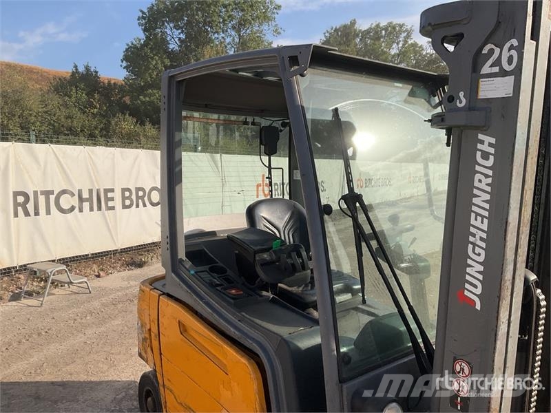 Jungheinrich EFG320 Electric forklifts