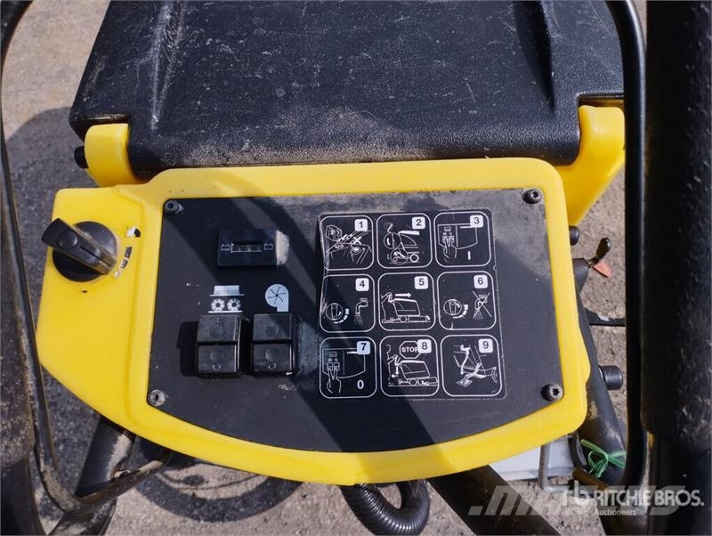 Kärcher BR 530 BAT Battery-Powered Walk Behind Floor Scrub مقطورات أخرى