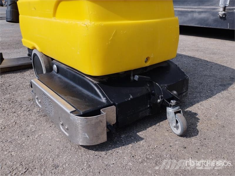 Kärcher BR 530 BAT Battery-Powered Walk Behind Floor Scrub مقطورات أخرى