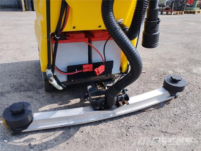 Kärcher BR 530 BAT Battery-Powered Walk Behind Floor Scrub مقطورات أخرى