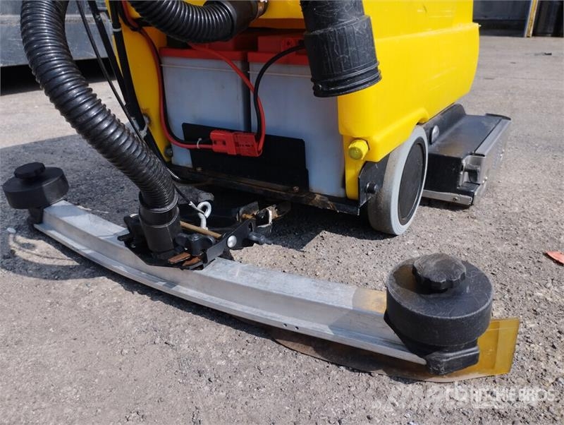 Kärcher BR 530 BAT Battery-Powered Walk Behind Floor Scrub مقطورات أخرى