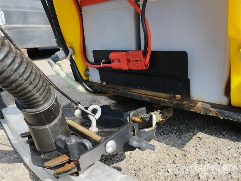 Kärcher BR 530 BAT Battery-Powered Walk Behind Floor Scrub مقطورات أخرى