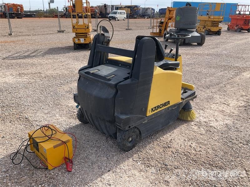 Kärcher KMR 1250 BAT Stand-On Electric Floor Sweeper Outro equipamento de ceifa