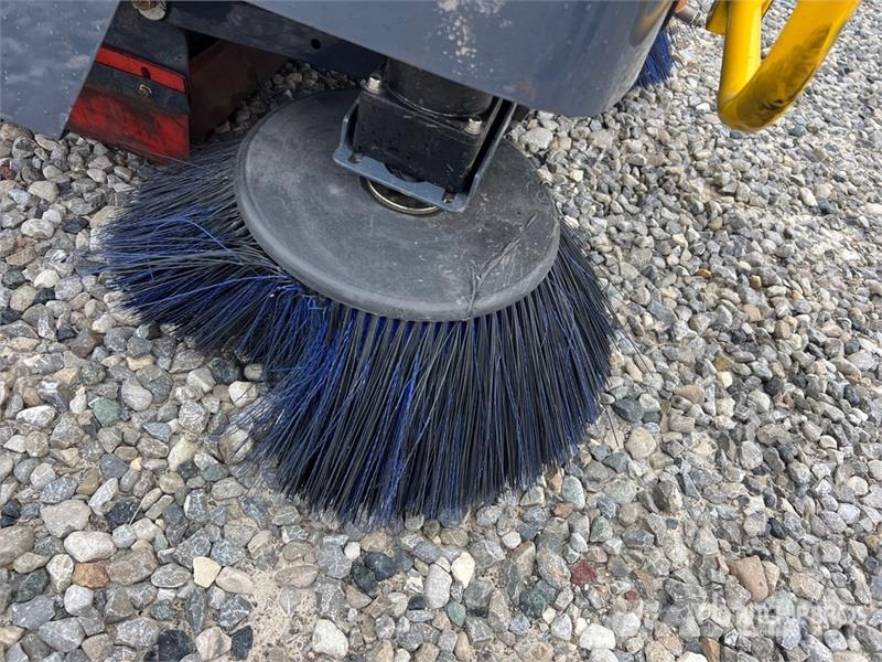 Kaster S13 Broom Tractor (Unused) Stroji za notranje pometanje