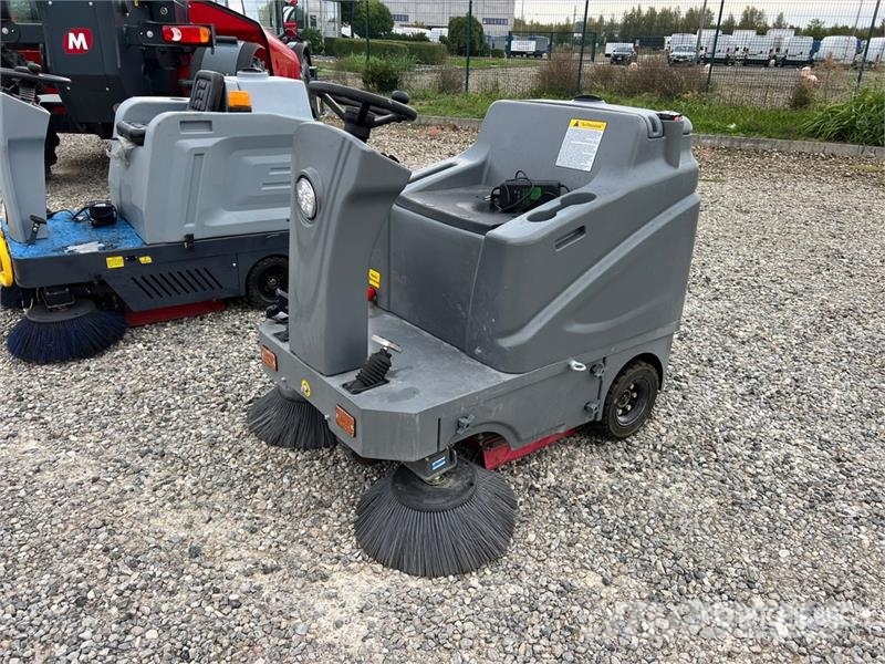Kaster S13 Broom Tractor (Unused) Indoor sweepers