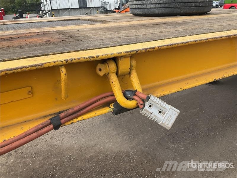 King GTS44-3GR9 Tri/A Lowboy Trailer Low loaders