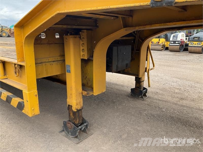 King GTS44-3GR9 Tri/A Lowboy Trailer Low loaders