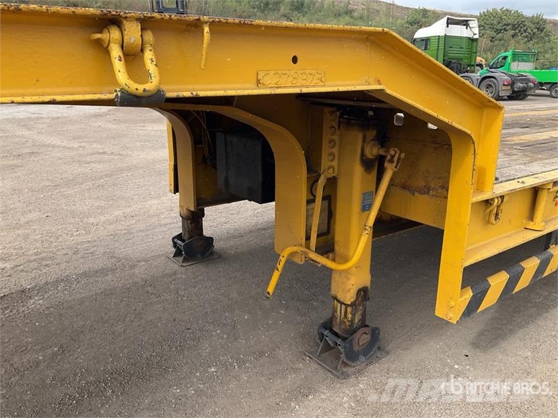 King GTS44-3GR9 Tri/A Lowboy Trailer Low loaders