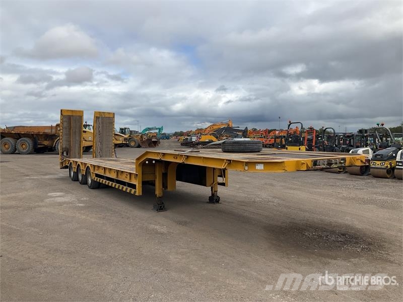 King GTS44-3GR9 Tri/A Lowboy Trailer Low loaders