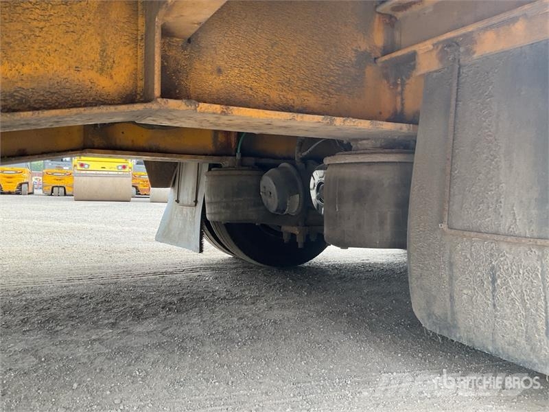 King GTS44-3GR9 Tri/A Lowboy Trailer Low loaders