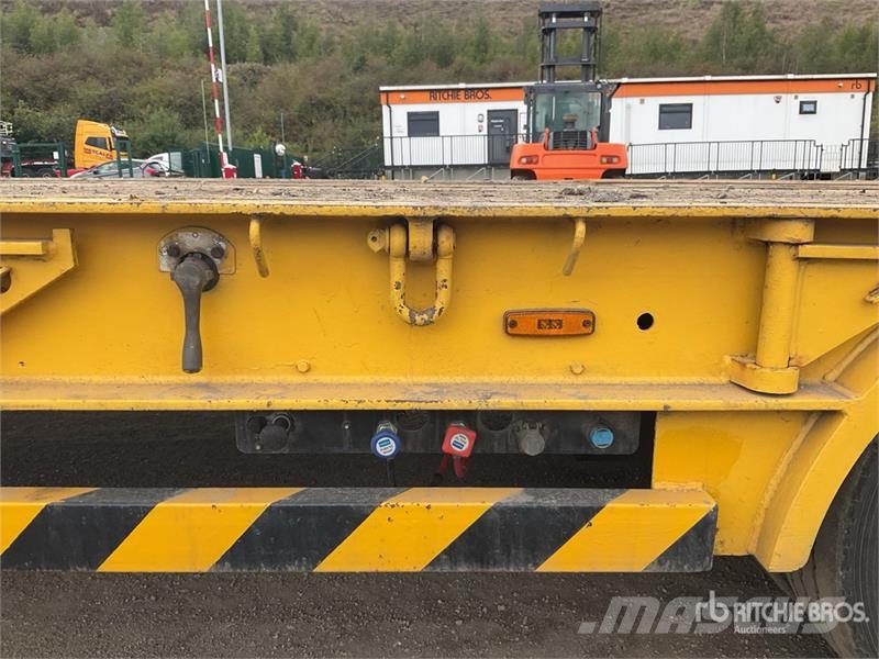 King GTS44-3GR9 Tri/A Lowboy Trailer Low loaders