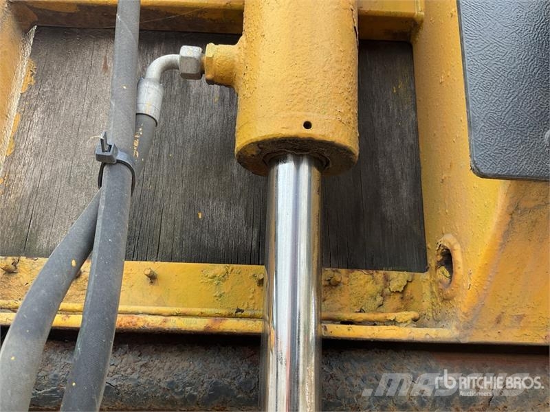 King GTS44-3GR9 Tri/A Lowboy Trailer Low loaders