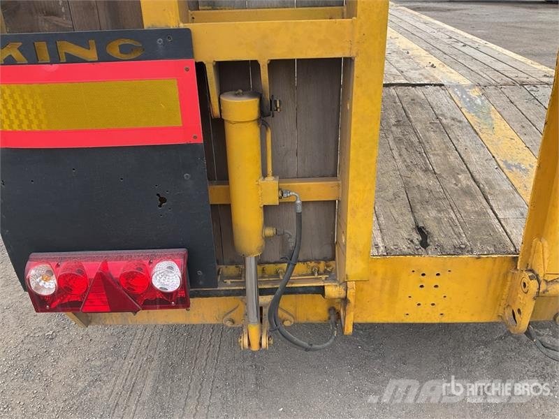 King GTS44-3GR9 Tri/A Lowboy Trailer Low loaders