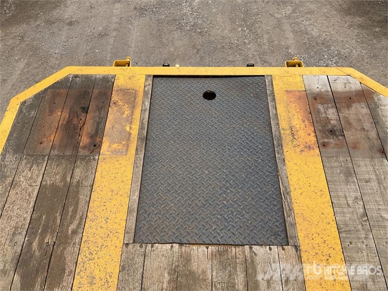 King GTS44-3GR9 Tri/A Lowboy Trailer Low loaders