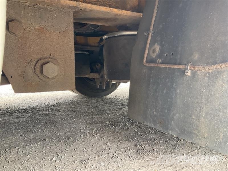 King GTS44-3GR9 Tri/A Lowboy Trailer Low loaders