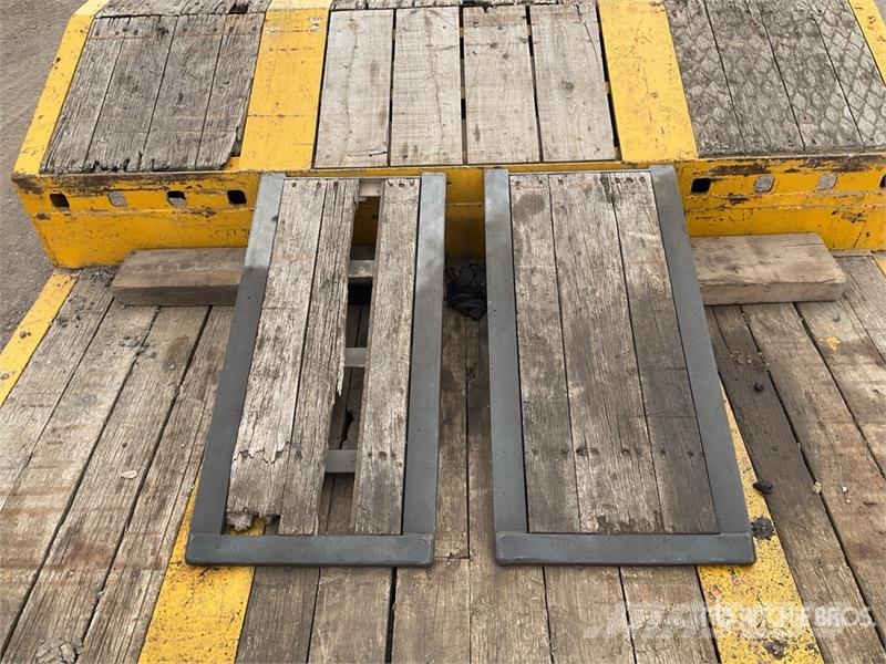 King GTS44-3GR9 Tri/A Lowboy Trailer Low loaders