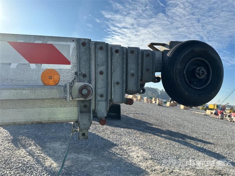 Klaas Universal K III HV 25 /5 Towable Lift Vlečne dvižne ploščadi