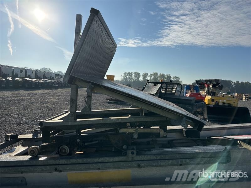 Klaas Universal K III HV 25 /5 Towable Lift Vlečne dvižne ploščadi