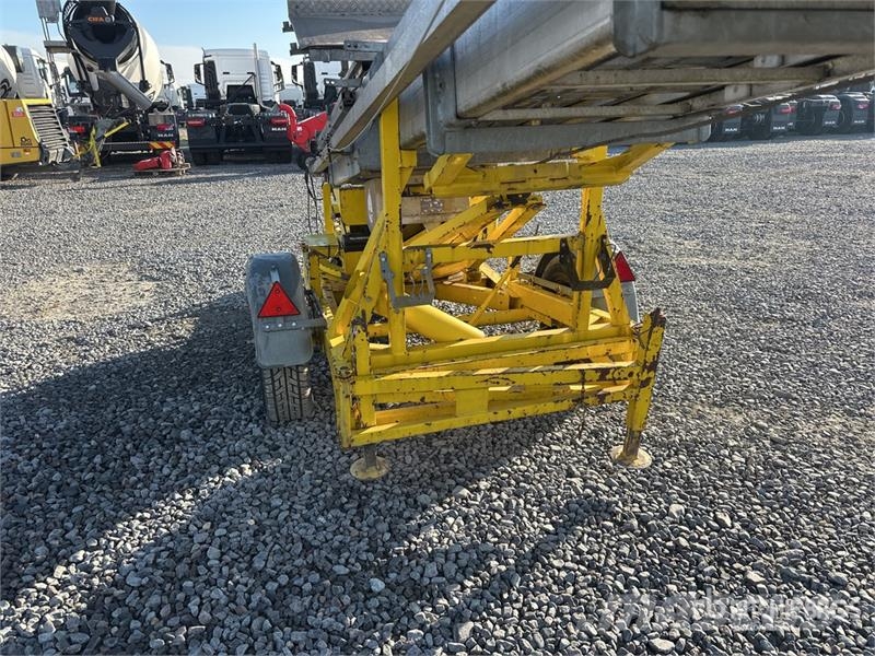Klaas Universal K III HV 25 /5 Towable Lift Vlečne dvižne ploščadi