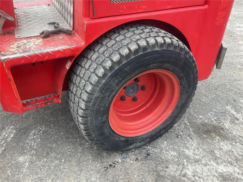 Knikmops 130 Wheel Loader Incarcator pe pneuri