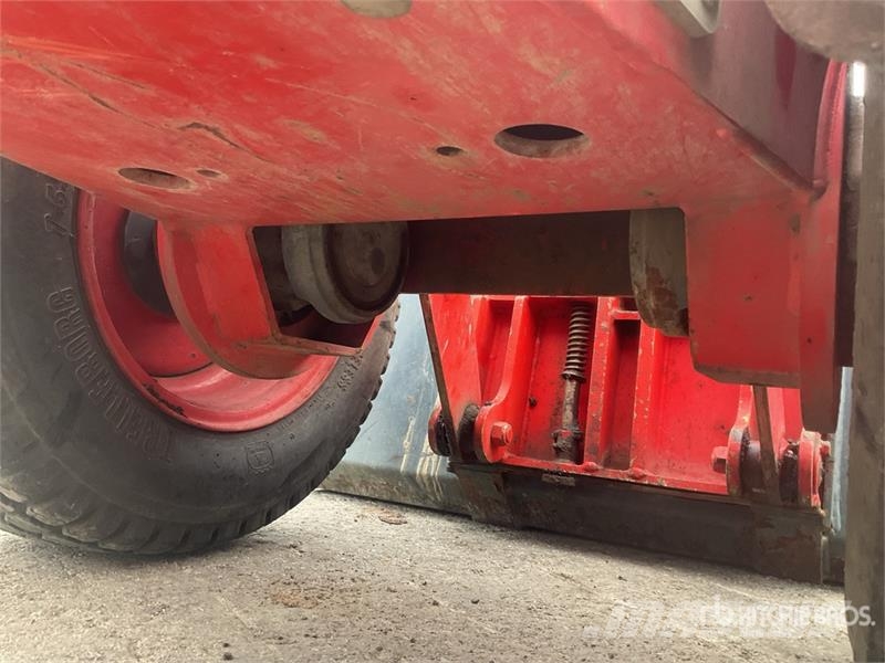 Knikmops 130 Wheel Loader Incarcator pe pneuri