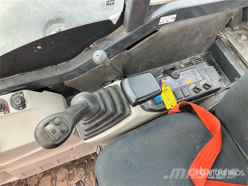 Kobelco SK28SR-6E Mini Excavator حفارات صغيرة أقل من 7 طن (حفارات صغيرة)