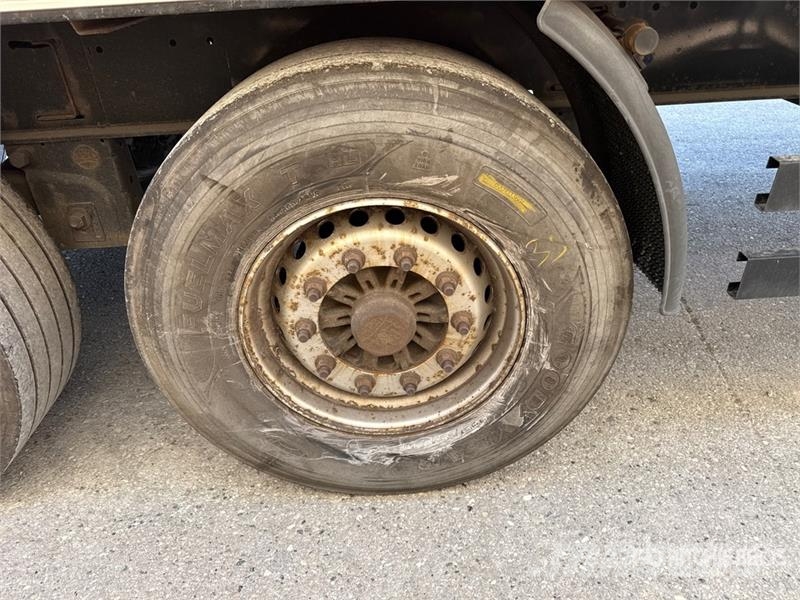 Kögel S24-3 Tri/A Van Trailer Furgons