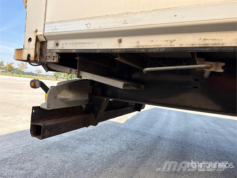 Kögel S24-3 Tri/A Van Trailer Furgons