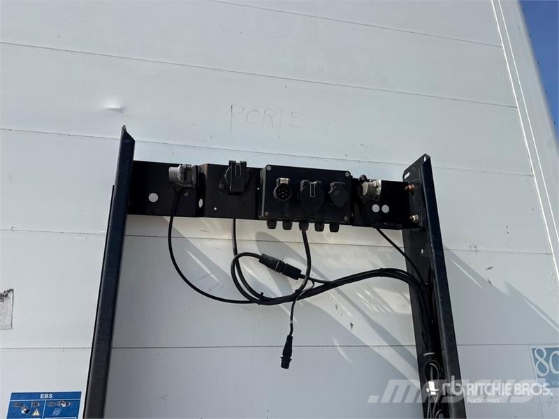 Kögel S24-3 Tri/A Van Trailer Furgons