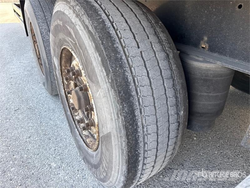 Kögel S24-3 Tri/A Van Trailer Furgons