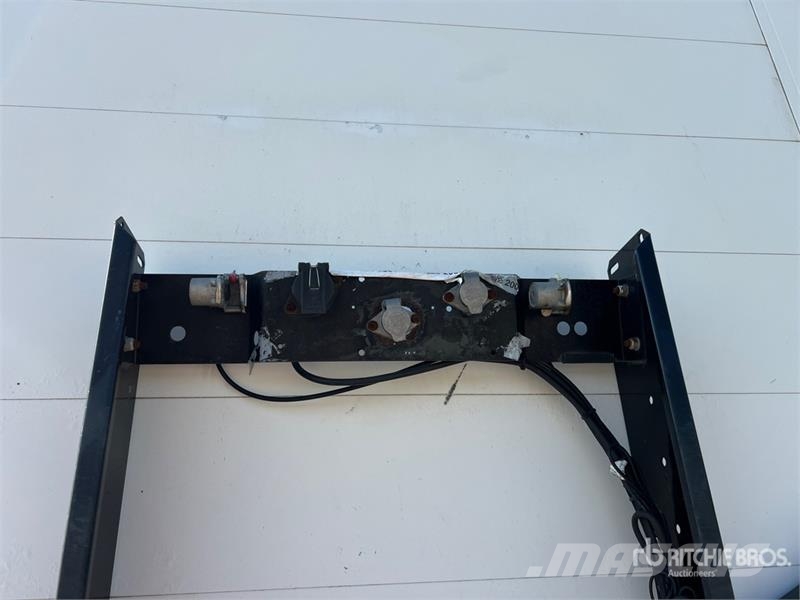 Kögel S24-3 Tri/A Van Trailer Anhänger-Kastenaufbau