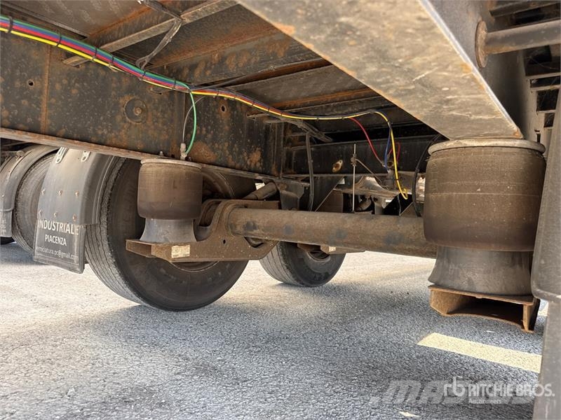 Kögel SPKH18 P90/1110 T/A Van Trailer Furgons