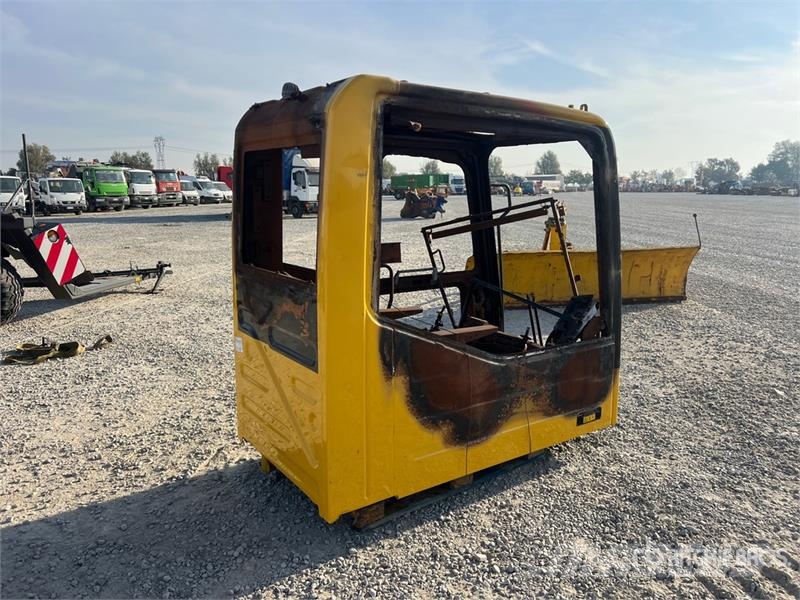  Komats PC210NLC Damaged Cab Kabine in notranjost