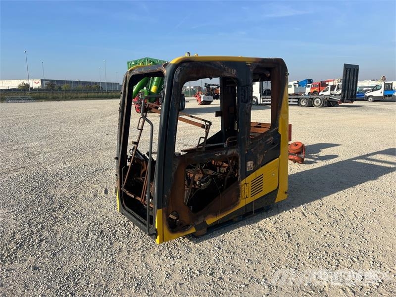 Komats PC210NLC Damaged Cab Kabine in notranjost