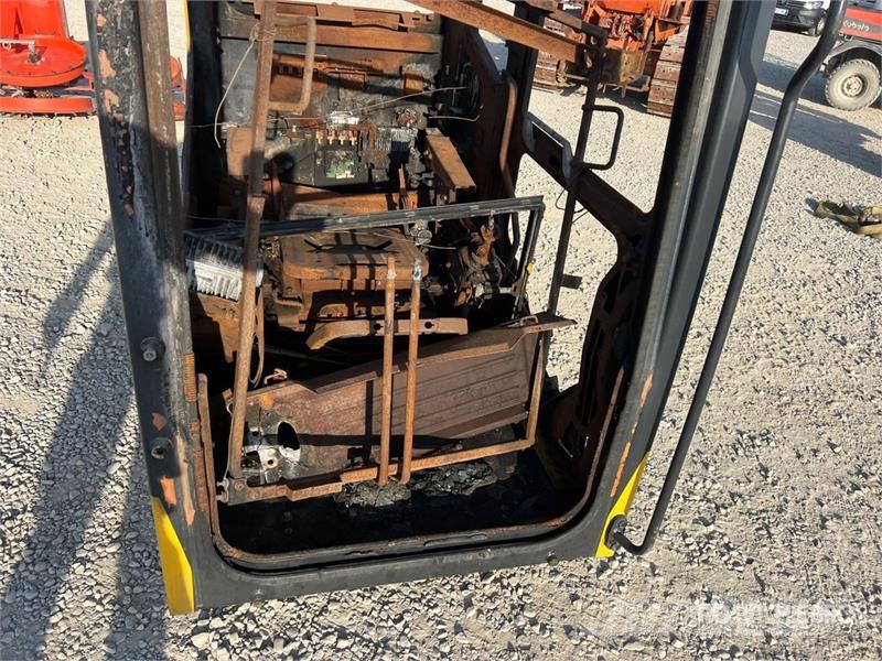  Komats PC210NLC Damaged Cab Kabine in notranjost
