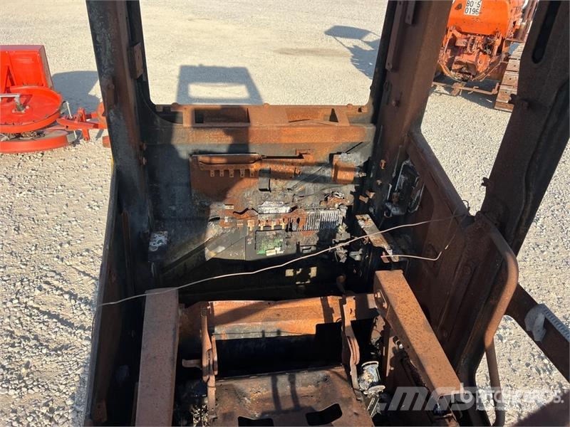  Komats PC210NLC Damaged Cab Kabine in notranjost