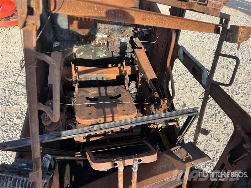  Komats PC210NLC Damaged Cab Kabine in notranjost
