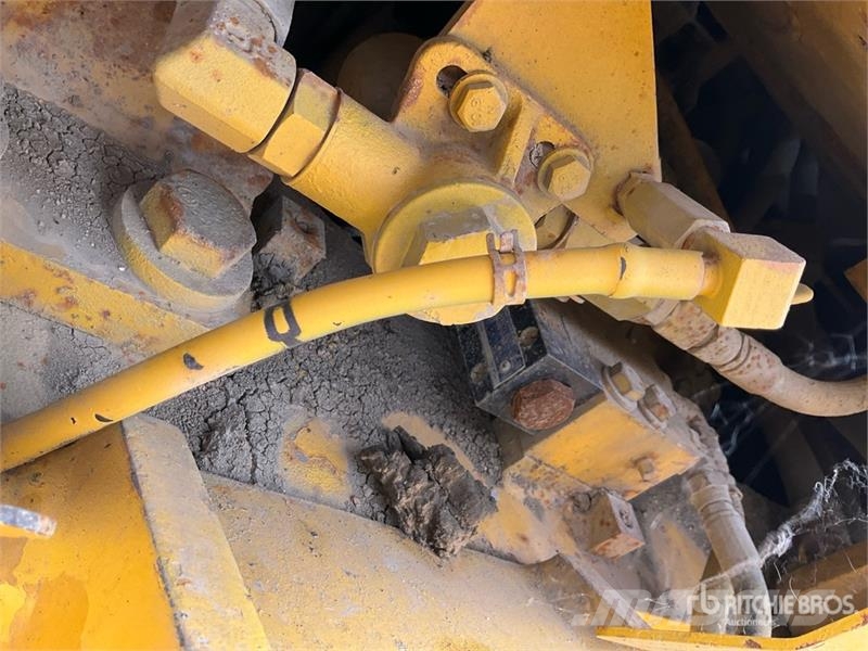 Komatsu D155AX-6 Crawler dozers