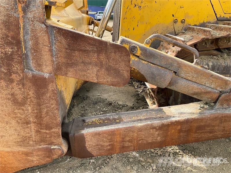 Komatsu D155AX-6 Crawler dozers