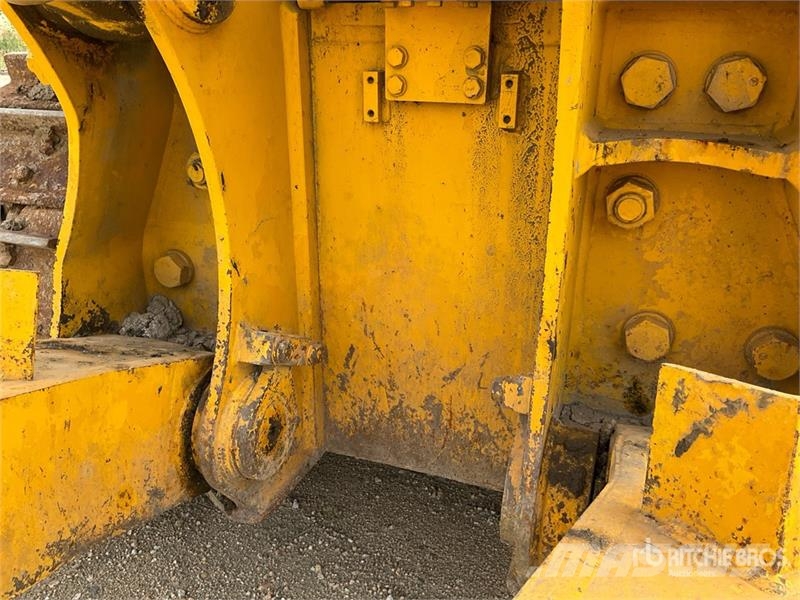 Komatsu D155AX-6 Crawler dozers