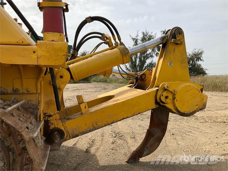 Komatsu D155AX-6 Crawler dozers