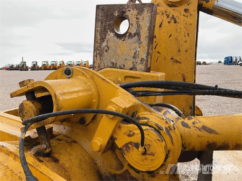 Komatsu D155AX-6 Crawler dozers