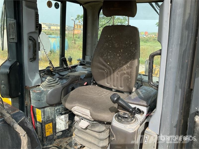 Komatsu D155AX-6 Crawler dozers