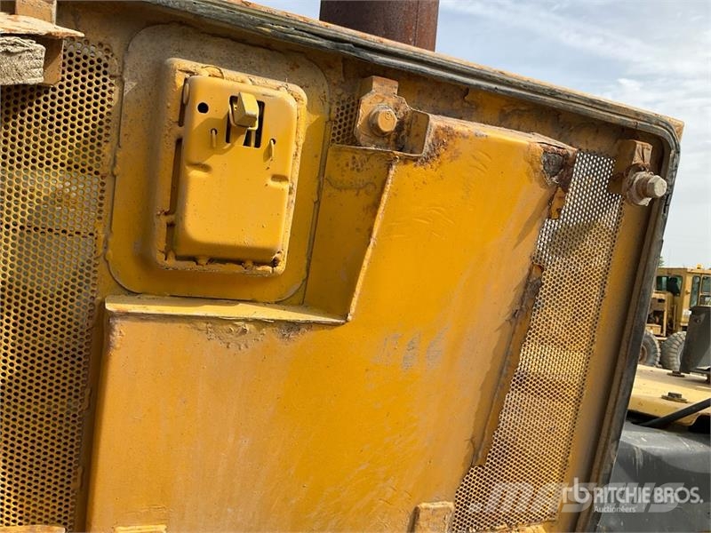 Komatsu D155AX-6 Crawler dozers