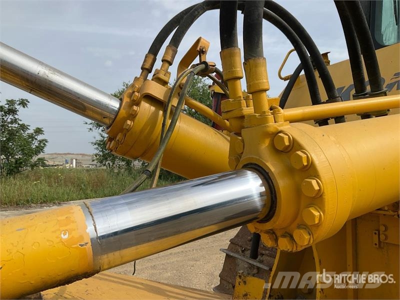 Komatsu D155AX-6 Crawler dozers