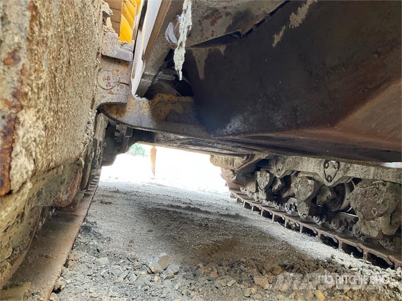 Komatsu D155AX-6 Crawler dozers