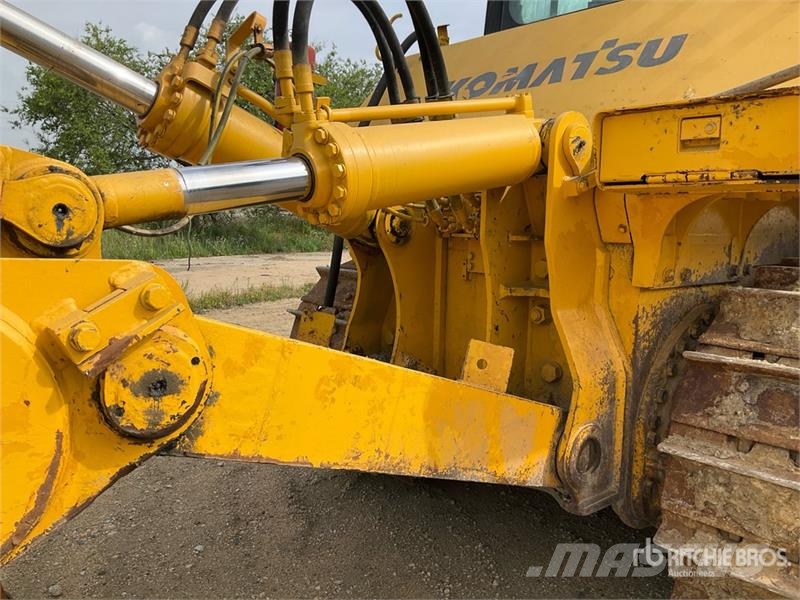 Komatsu D155AX-6 Crawler dozers