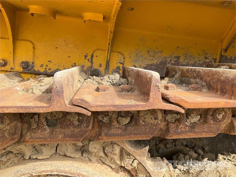 Komatsu D155AX-6 Crawler dozers